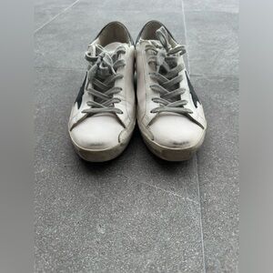 Golden Goose
Superstar Sneakers size 7